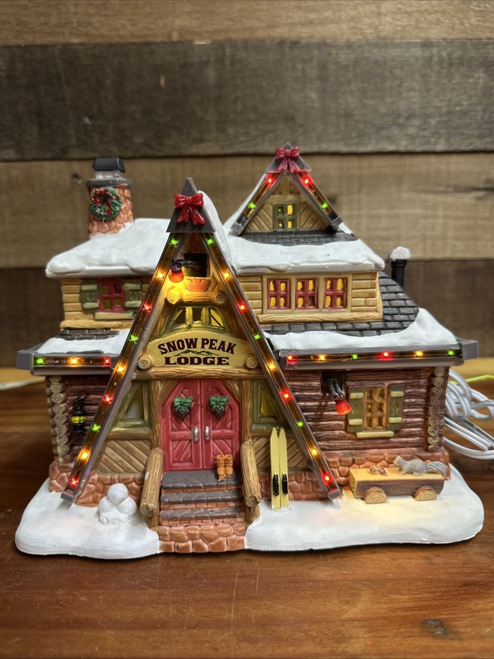 Lemax Snow Peak Lodge 55924 Retired Christmas Mountain Village In Box